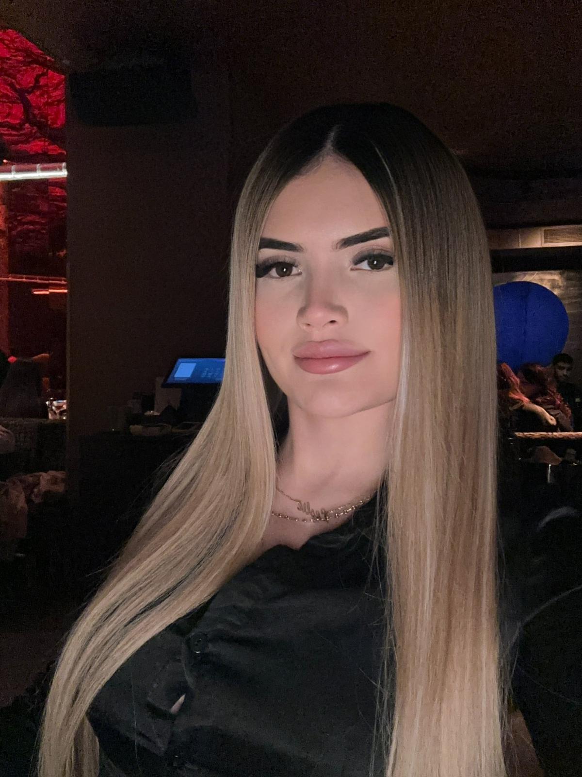Escort - CHLOE - Ibiza Tops